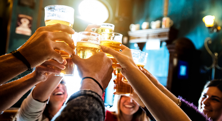 Irland Pub Bier Hoch die Gläser Prost